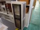 Regálek vitrína T31